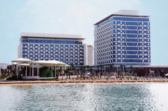 فندق ريكسوس الخليج الدوحة: المنتجع العائلي الأبرز لإجازة لا تنسى في قطر