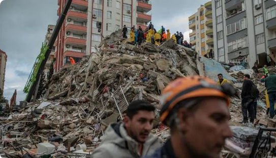 عدد قتلى زلزال تركيا يرتفع إلى 40642.. وتدمير 264 ألف شقة