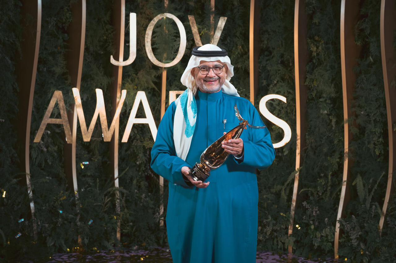 زكي حسنين يفوز بجائزة صنّاع الترفيه في حفل &#8220;جوي أوورد&#8221;