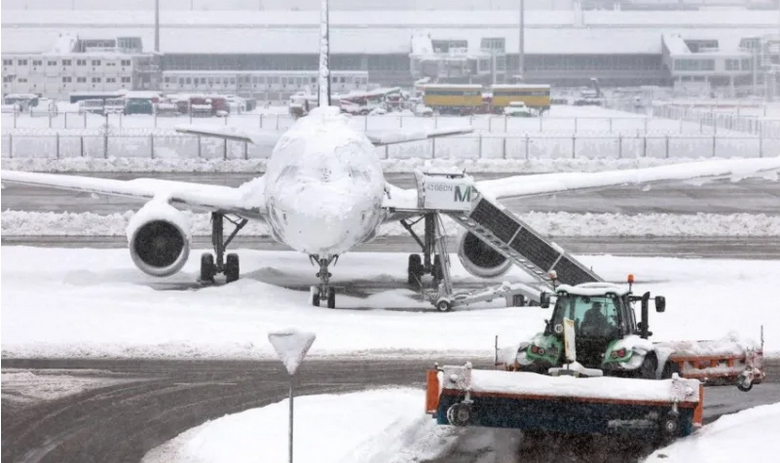 إغلاق مطار أوسلو مؤقتاً بسبب ثلوج كثيفة ورياح عاصفة