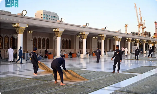 أكثر من ٢٥ ألف سجادة ذات جودة عالية بالمسجد النبوي لراحة المصلين