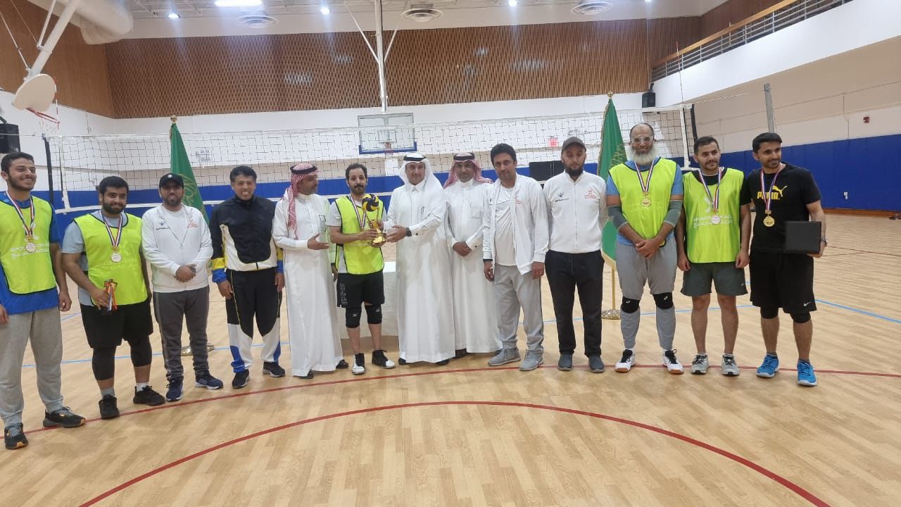 نادي الحي بالظهران يختتم نهائي بطولة كرة القدم والطائرة