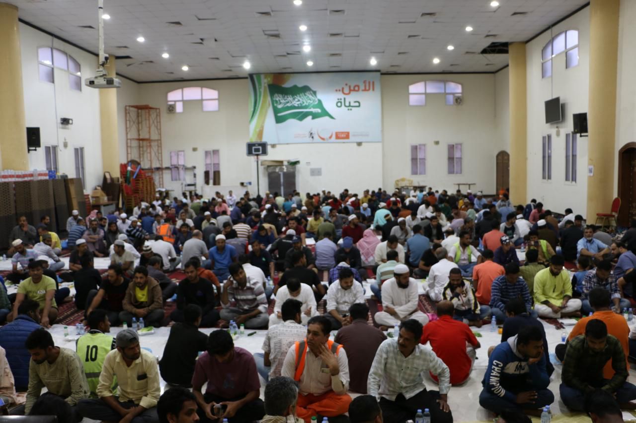 1500 صائم يتذوقون وجبات من أطعمة العالم الإسلامي في إفطارهم السنوي