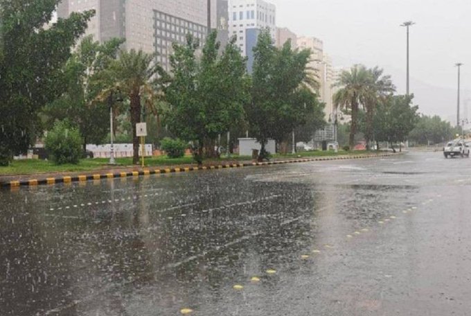 “الأرصاد”: أمطار غزيرة على محافظات جدة ورابغ وخليص والكامل
